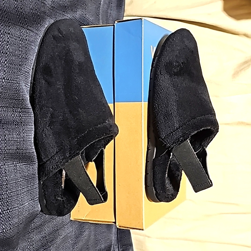 Vionic slippers